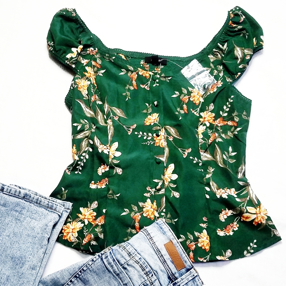 🏷Green Floral Top by Mine